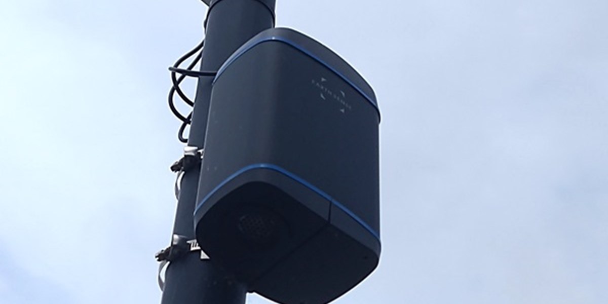 Zephyr air quality sensor fixed to lamppost